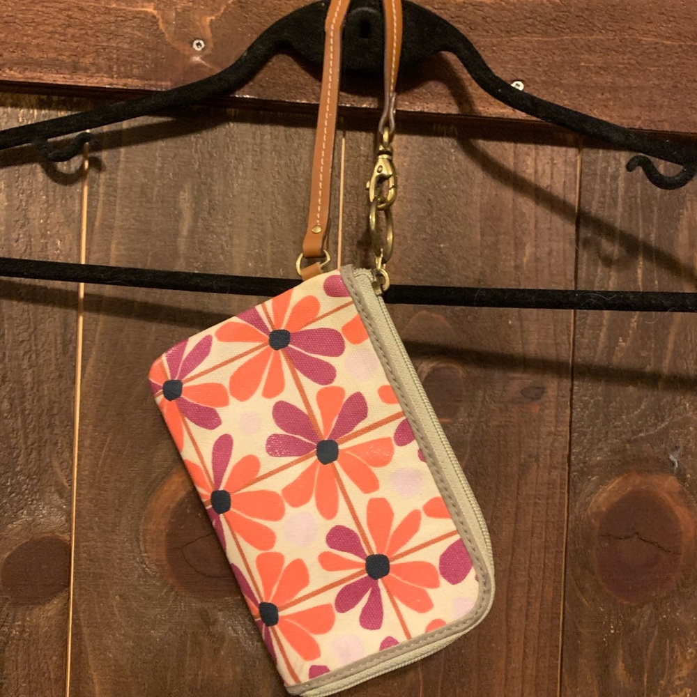 FOSSIL wristlet - Picture 2 of 3